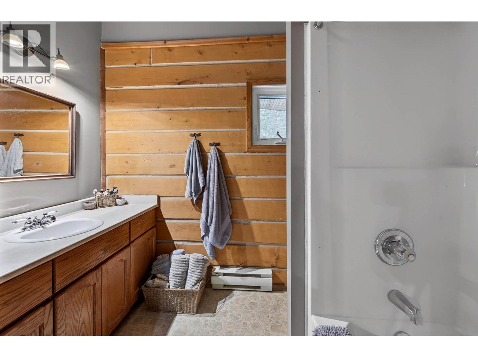 2496 Pye Road, Clearwater, British Columbia  V0E 3A0 - Photo 18 - 10399136