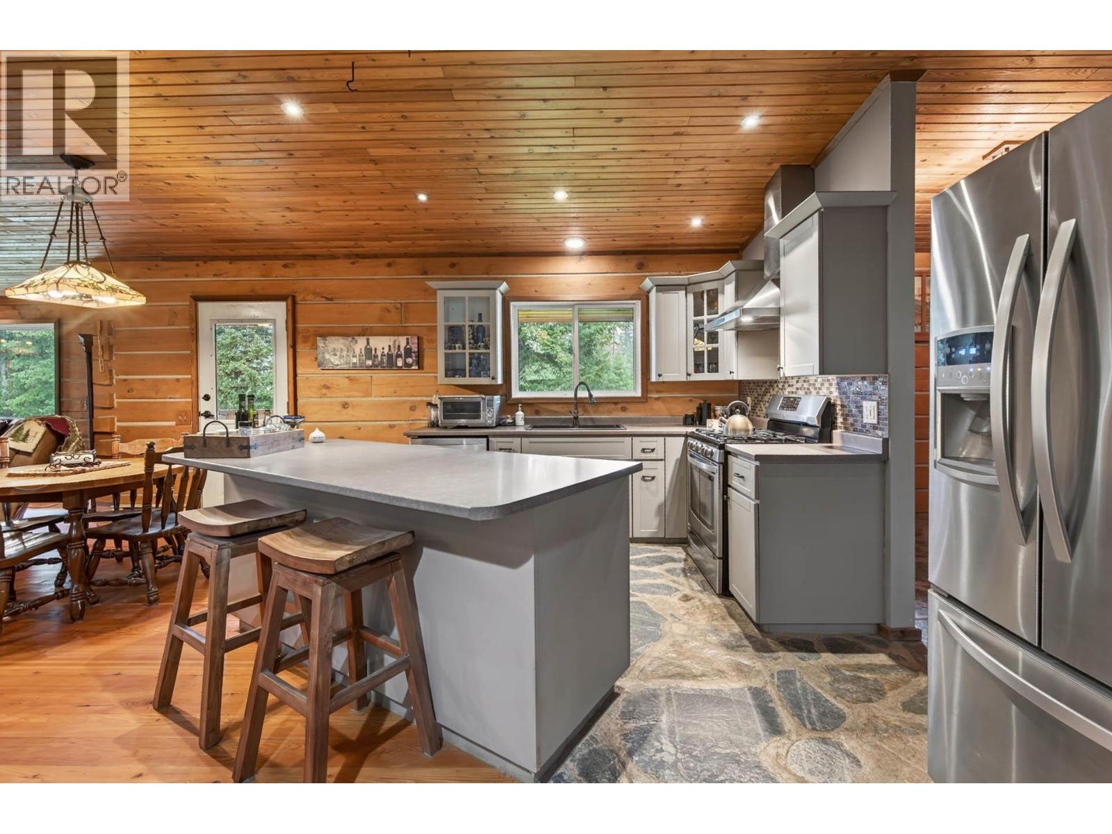 2496 Pye Road, Clearwater, British Columbia  V0E 3A0 - Photo 5 - 10399136