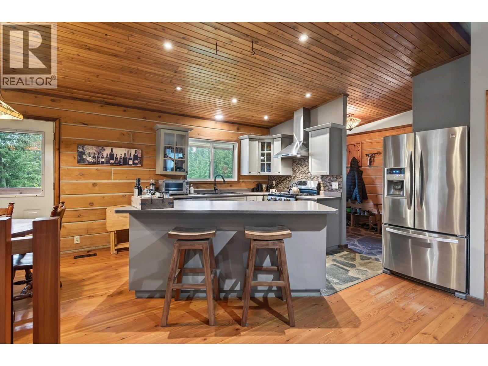 2496 Pye Road, Clearwater, British Columbia  V0E 3A0 - Photo 6 - 10399136