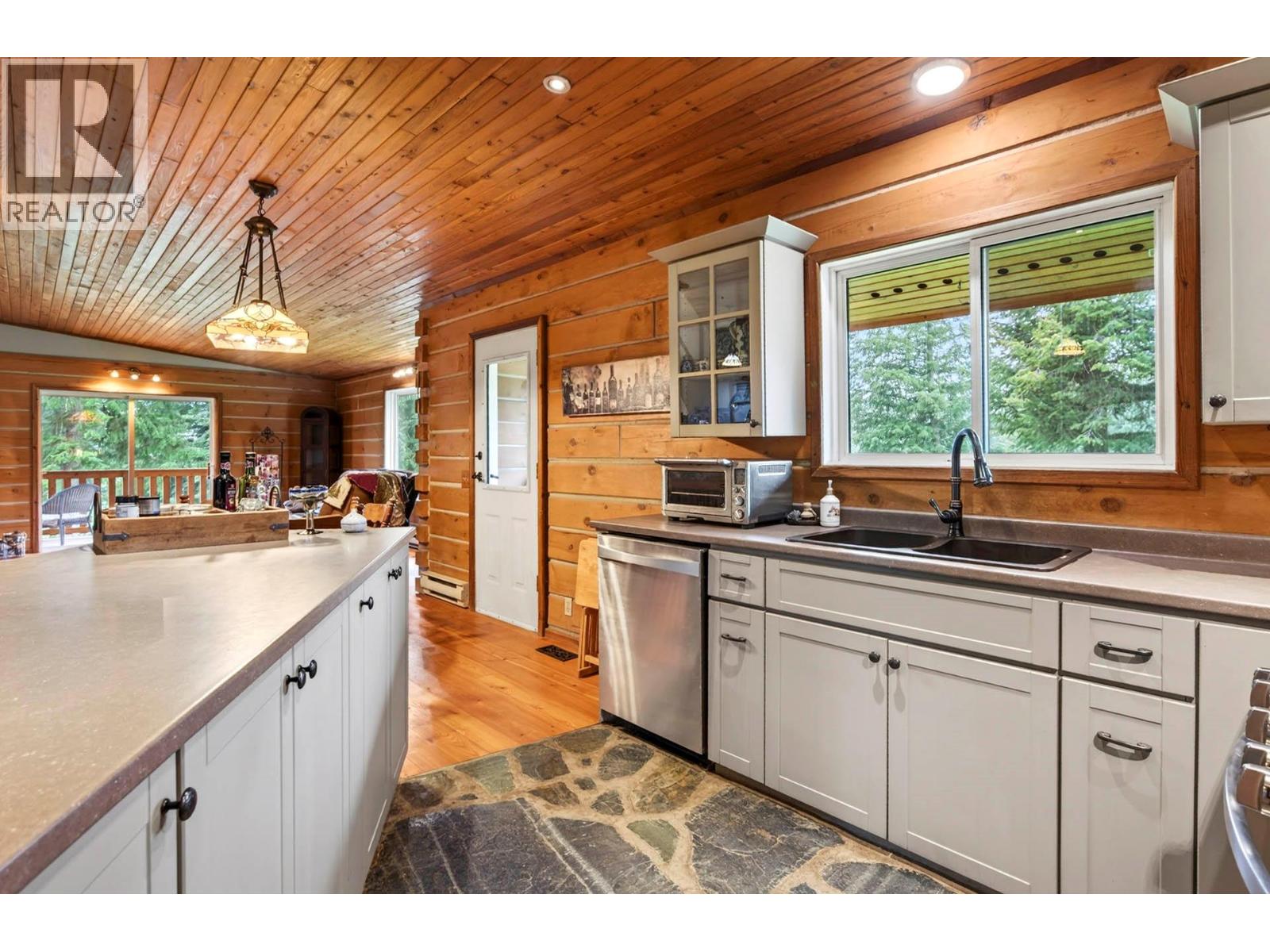 2496 Pye Road, Clearwater, British Columbia  V0E 3A0 - Photo 7 - 10399136