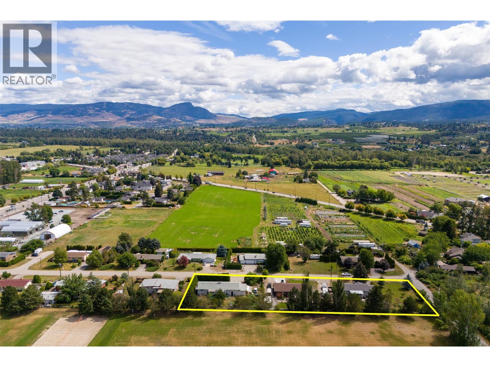 3240 St. Amand Road, Kelowna, British Columbia  V1W 3P1 - Photo 2 - 10396963