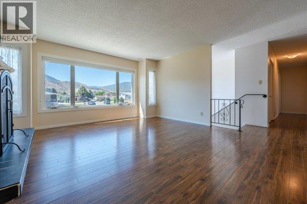 144 Mcgraw Court, Penticton, British Columbia  V2A 6Y6 - Photo 3 - 10399430