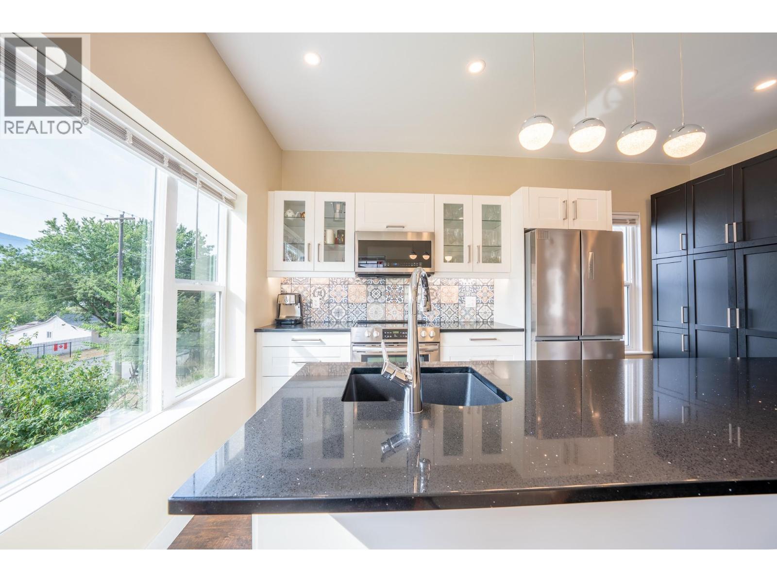 715 72nd Avenue, Grand Forks, British Columbia  V0H 1H0 - Photo 14 - 10399337