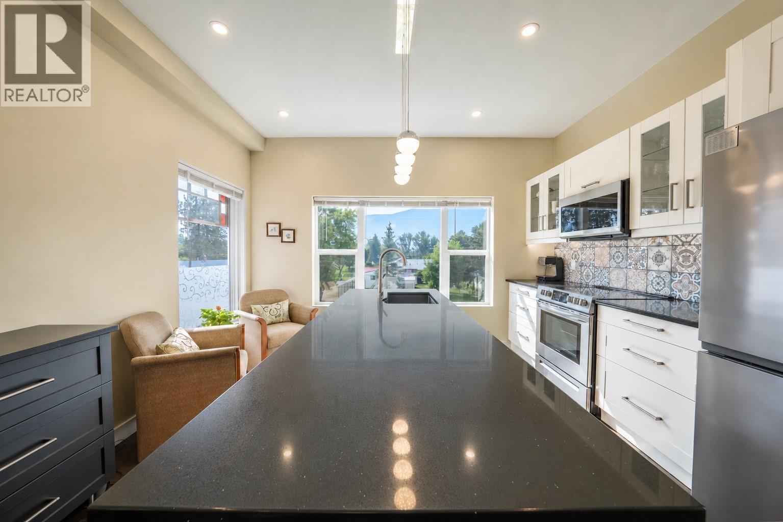 715 72nd Avenue, Grand Forks, British Columbia  V0H 1H0 - Photo 15 - 10399337