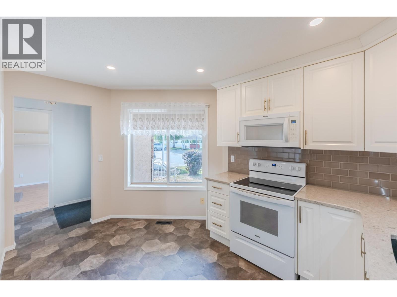 115 Redwing Place Unit# 18, Oliver, British Columbia  V0H 1T4 - Photo 4 - 10399229