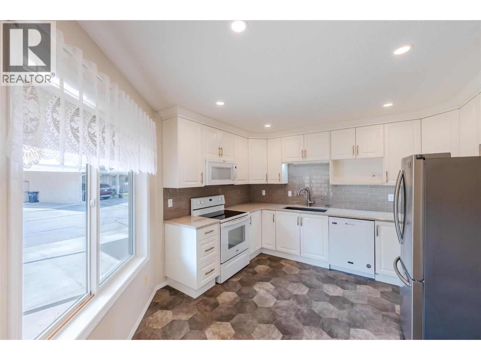 115 Redwing Place Unit# 18, Oliver, British Columbia  V0H 1T4 - Photo 6 - 10399229
