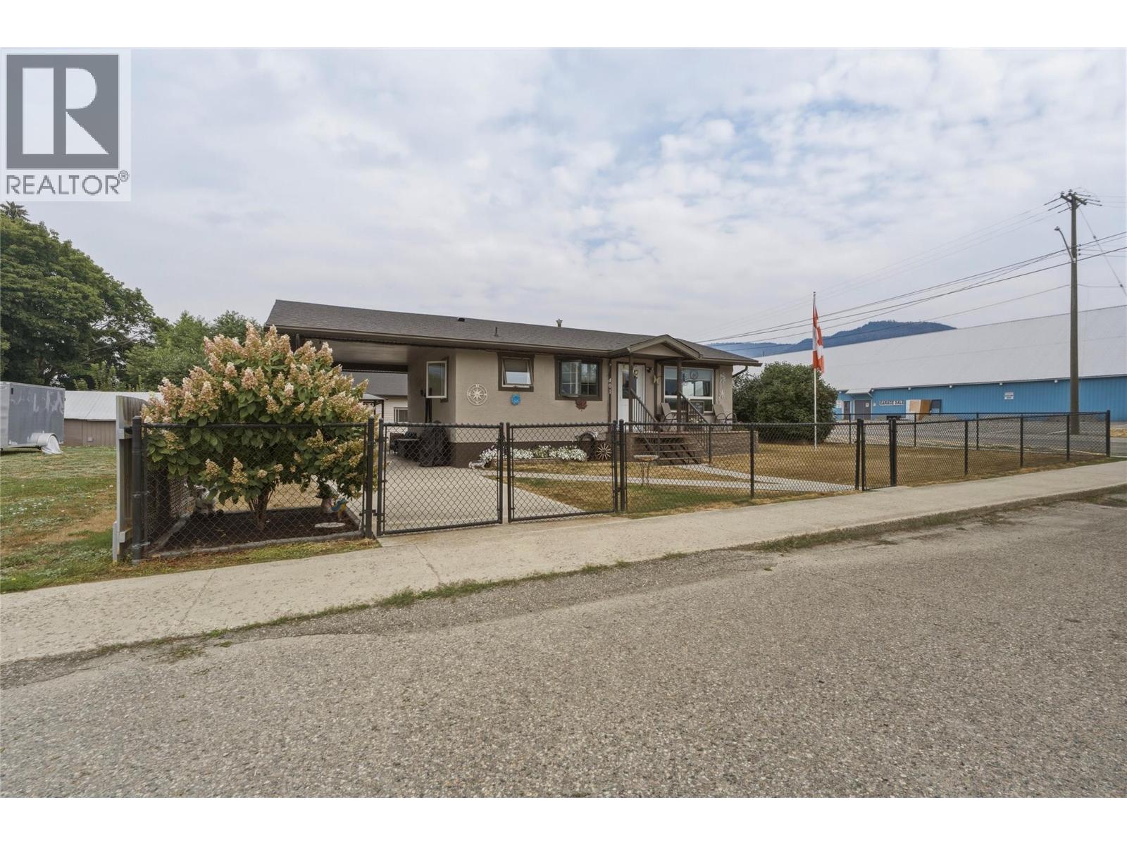 401 Howard Avenue, Enderby, British Columbia  V4Y 4A4 - Photo 1 - 10399216