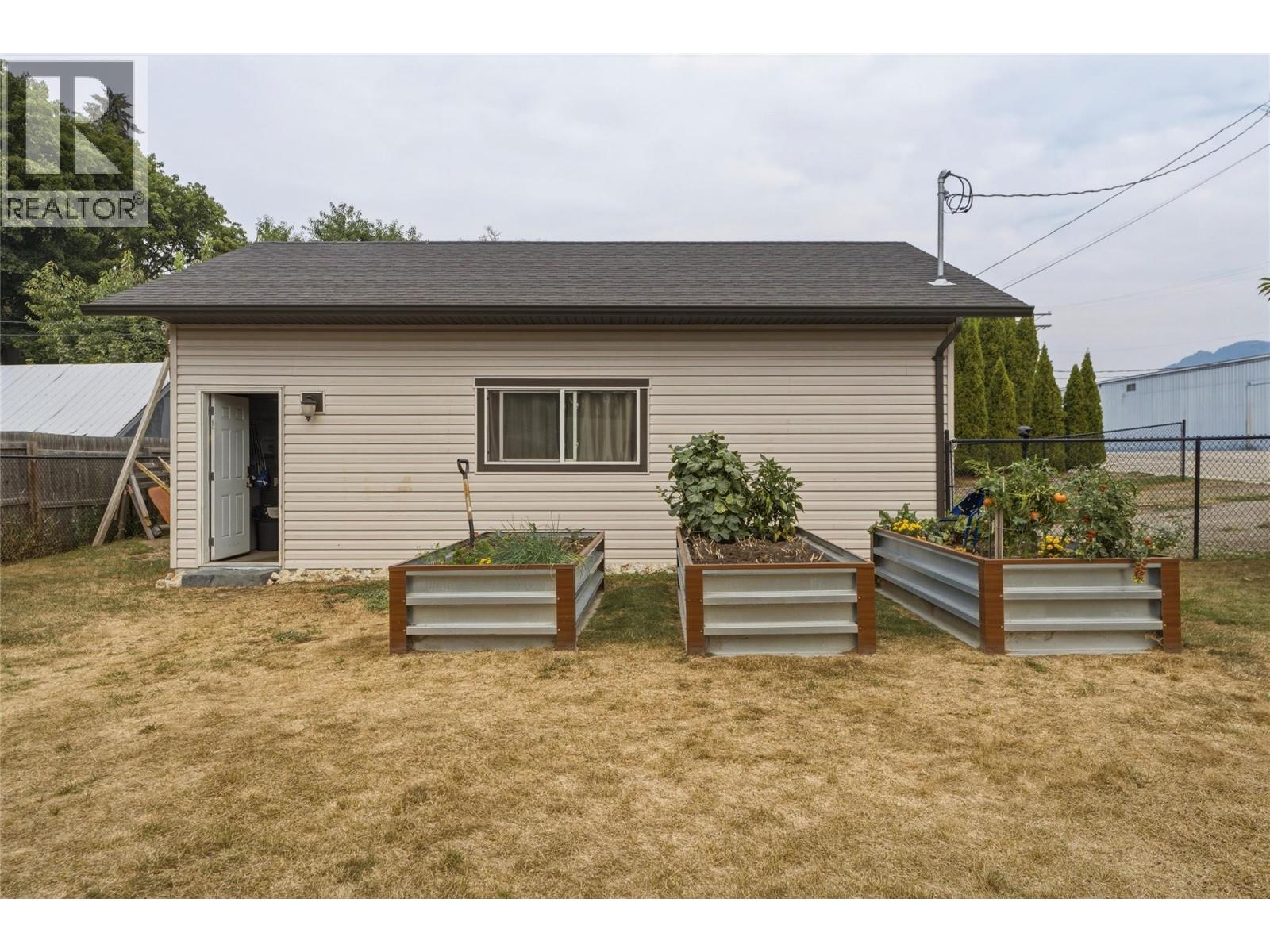401 Howard Avenue, Enderby, British Columbia  V4Y 4A4 - Photo 25 - 10399216