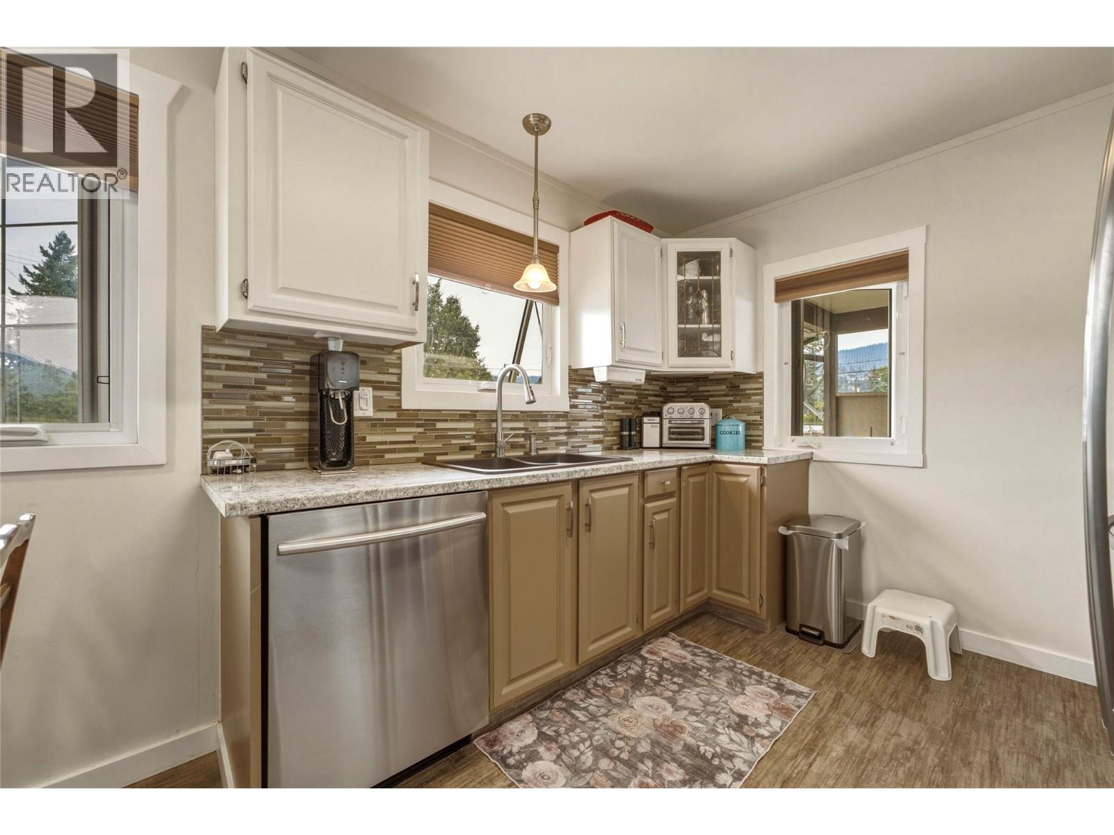 401 Howard Avenue, Enderby, British Columbia  V4Y 4A4 - Photo 8 - 10399216
