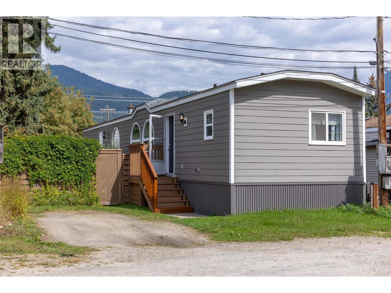 606 Edward Street Unit# 11, Revelstoke, British Columbia  V0E 2S0 - Photo 1 - 10399031