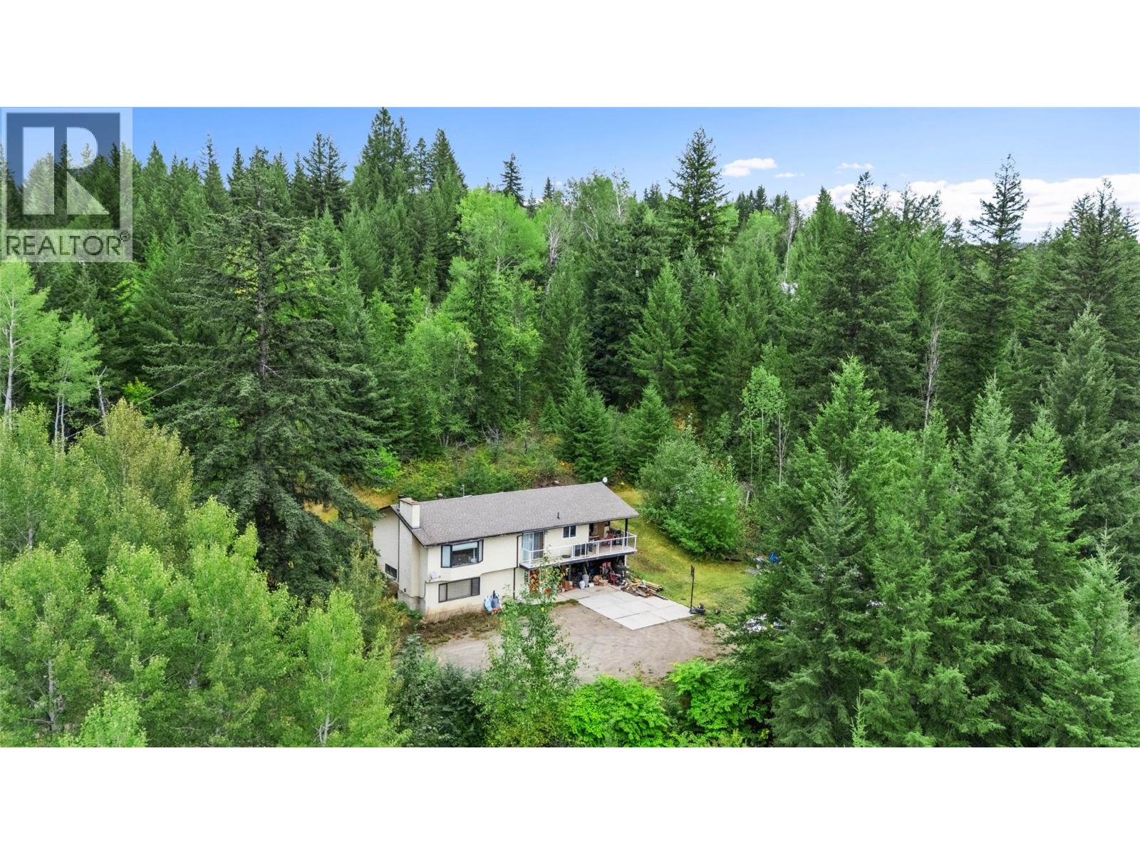 824 Barber Road, Clearwater, British Columbia  V0E 1N2 - Photo 1 - 10399348