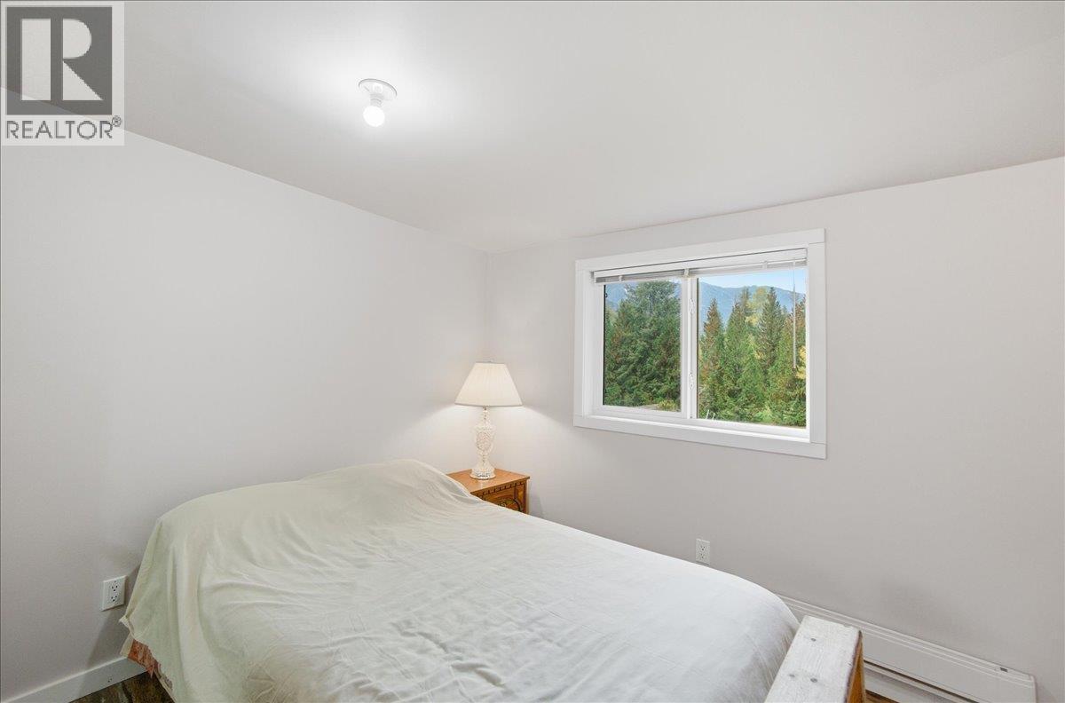 2413 Doukhobour Road, Castlegar, British Columbia  V1N 4P2 - Photo 15 - 10399435
