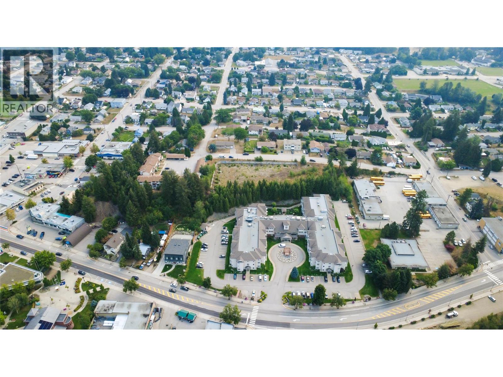 502 11th Avenue, Castlegar, British Columbia  V1N 1J5 - Photo 4 - 10397374
