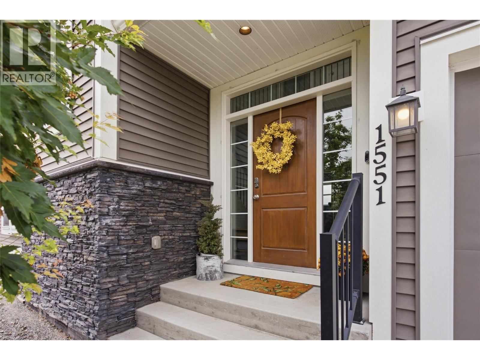 1551 Cowan Way, Merritt, British Columbia  V1K 1B8 - Photo 2 - 10399468