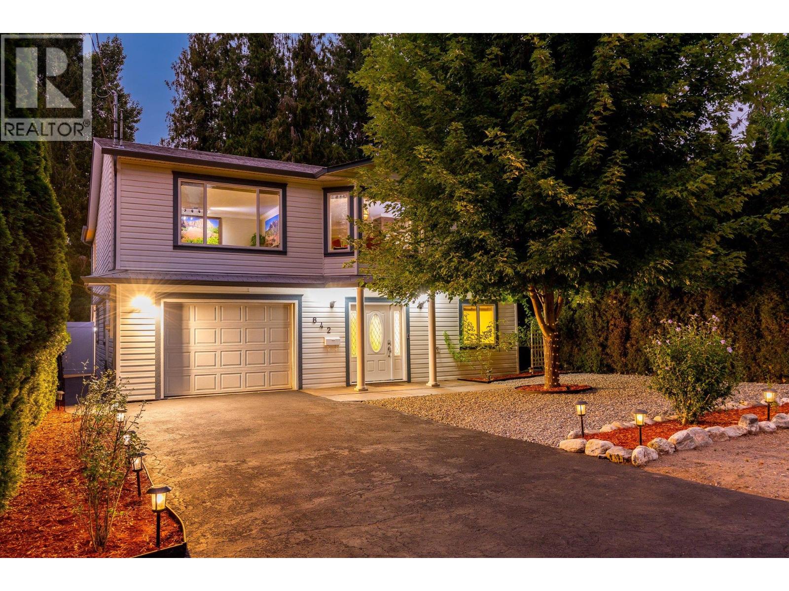 842 Raymer Road, Kelowna, British Columbia  V1W 1J8 - Photo 1 - 10399055