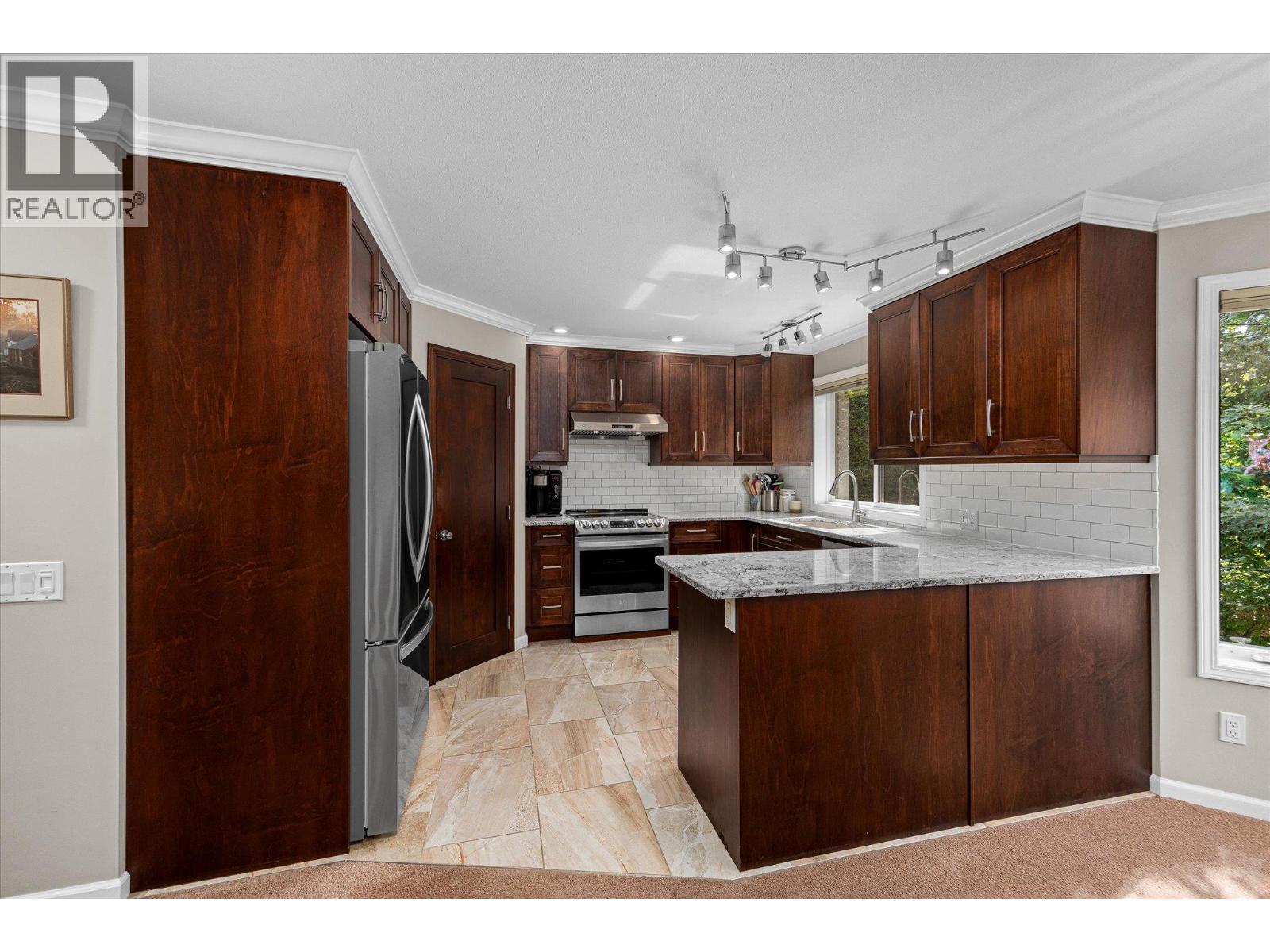 842 Raymer Road, Kelowna, British Columbia  V1W 1J8 - Photo 11 - 10399055