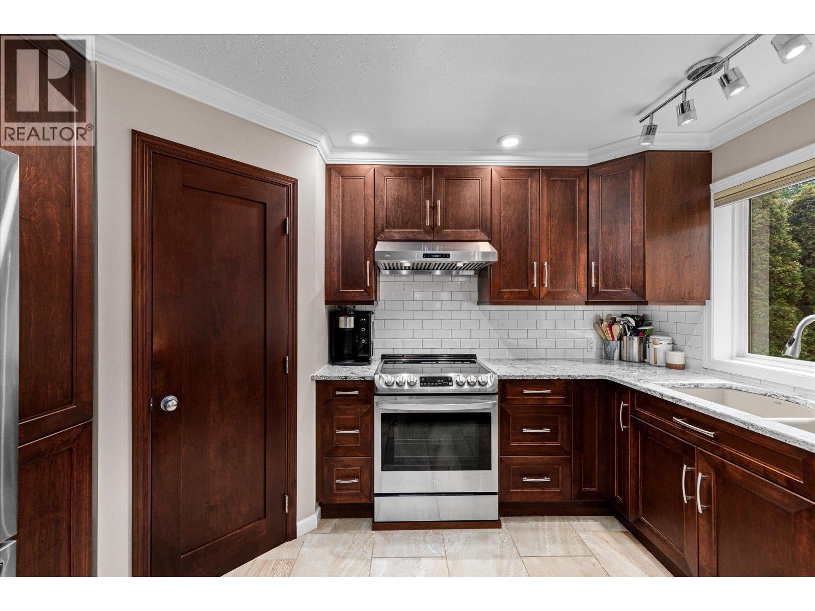 842 Raymer Road, Kelowna, British Columbia  V1W 1J8 - Photo 12 - 10399055