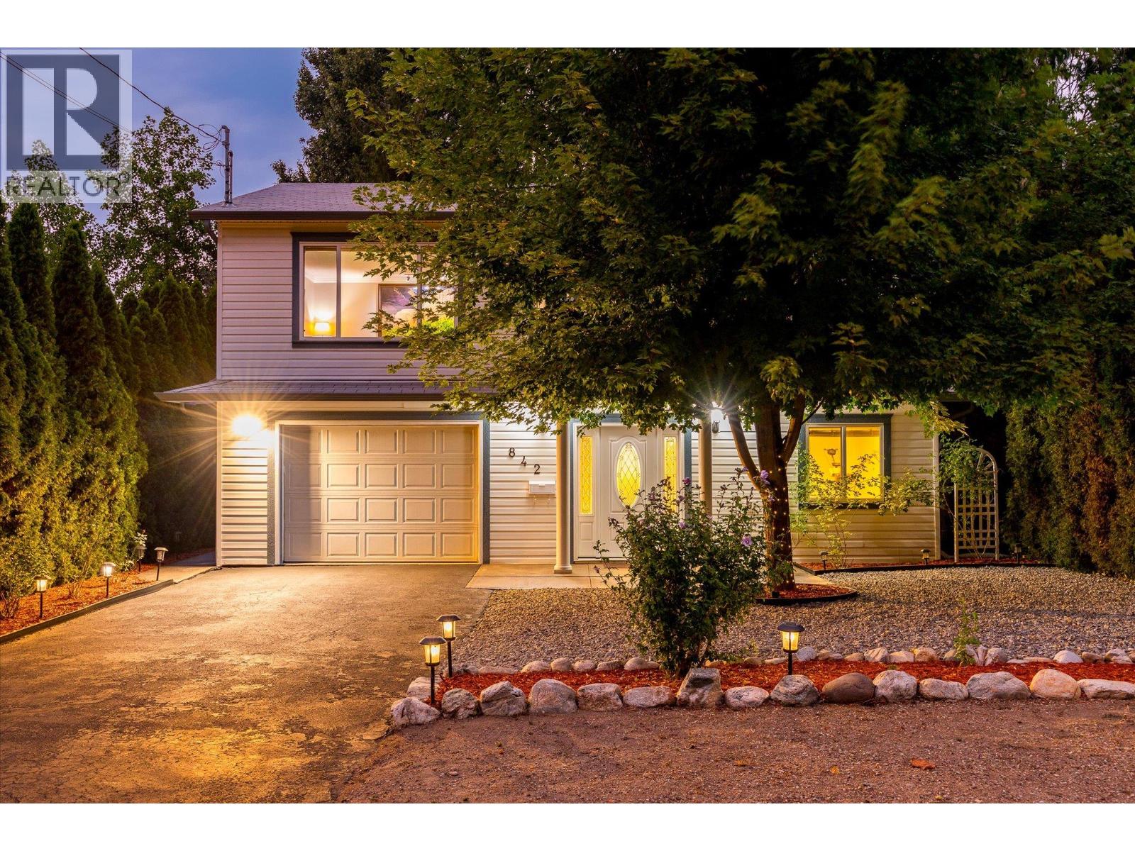 842 Raymer Road, Kelowna, British Columbia  V1W 1J8 - Photo 2 - 10399055
