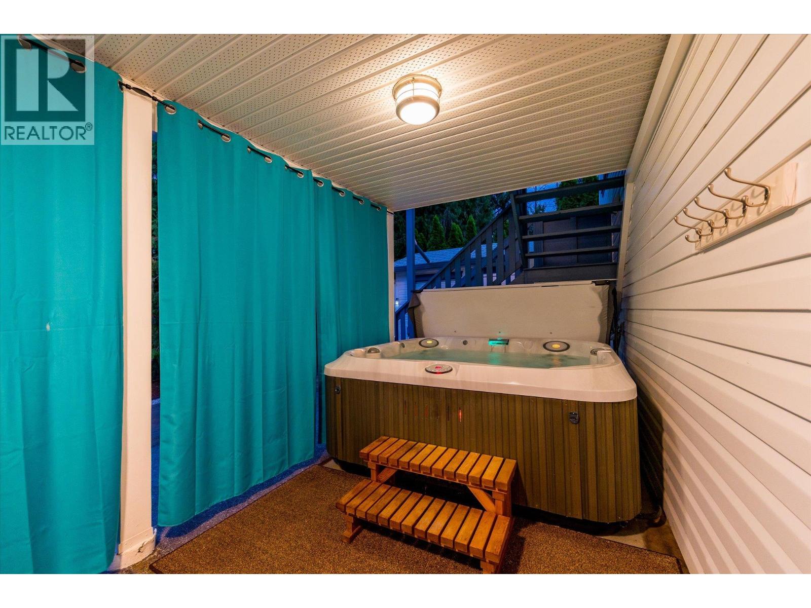 842 Raymer Road, Kelowna, British Columbia  V1W 1J8 - Photo 42 - 10399055