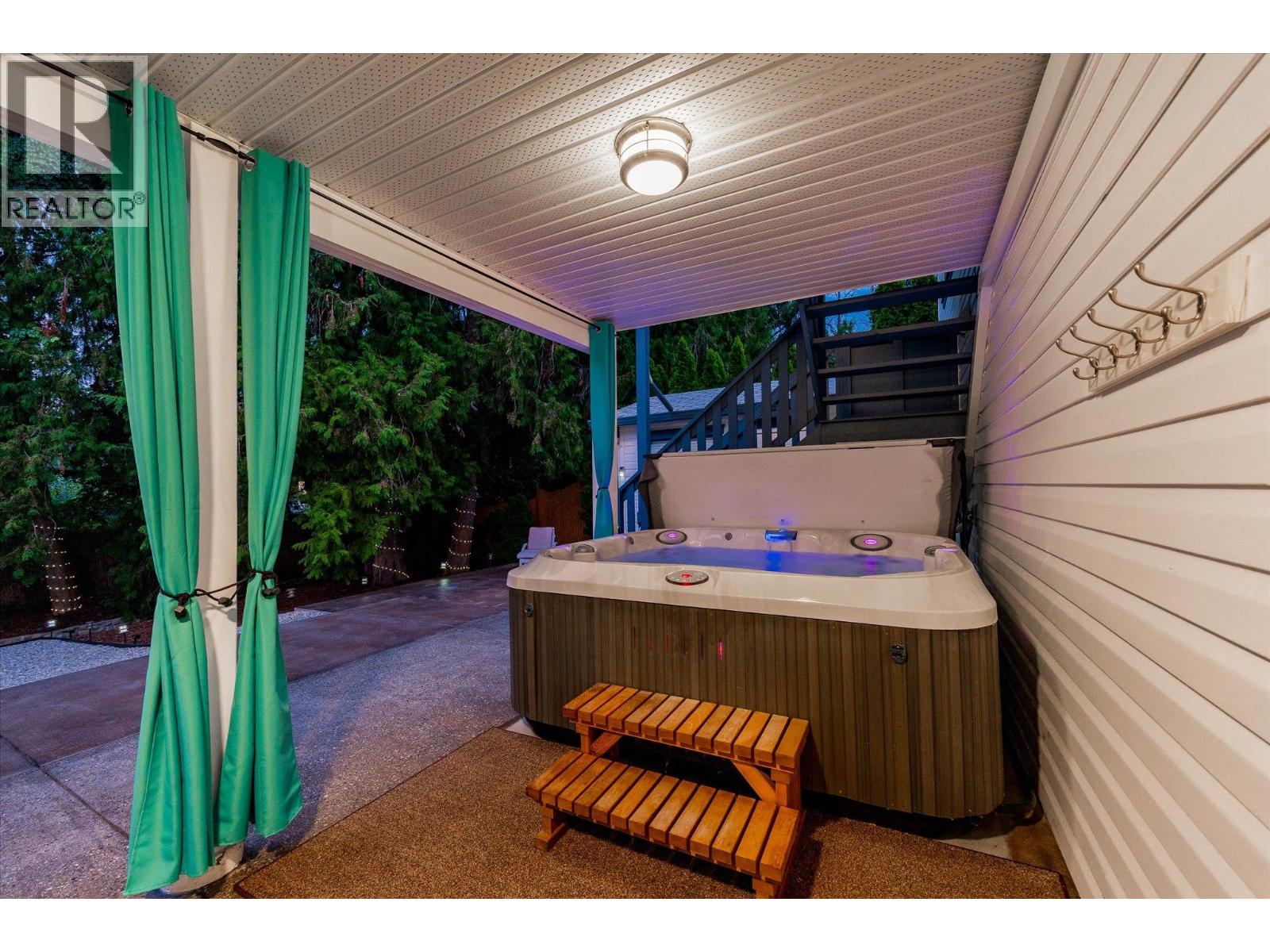842 Raymer Road, Kelowna, British Columbia  V1W 1J8 - Photo 6 - 10399055
