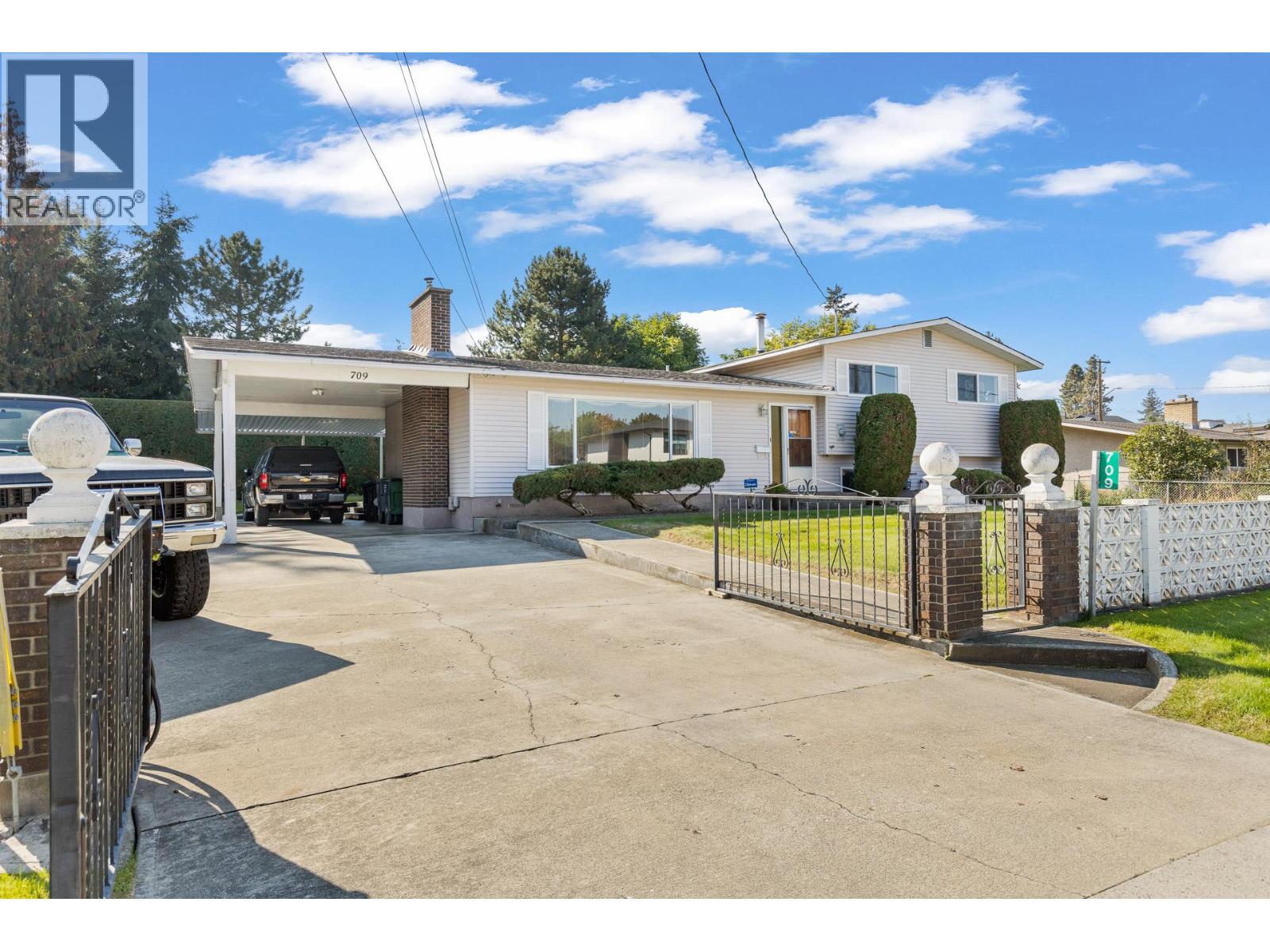 709 Hazell Road, Kelowna, British Columbia  V1W 1R2 - Photo 2 - 10399178