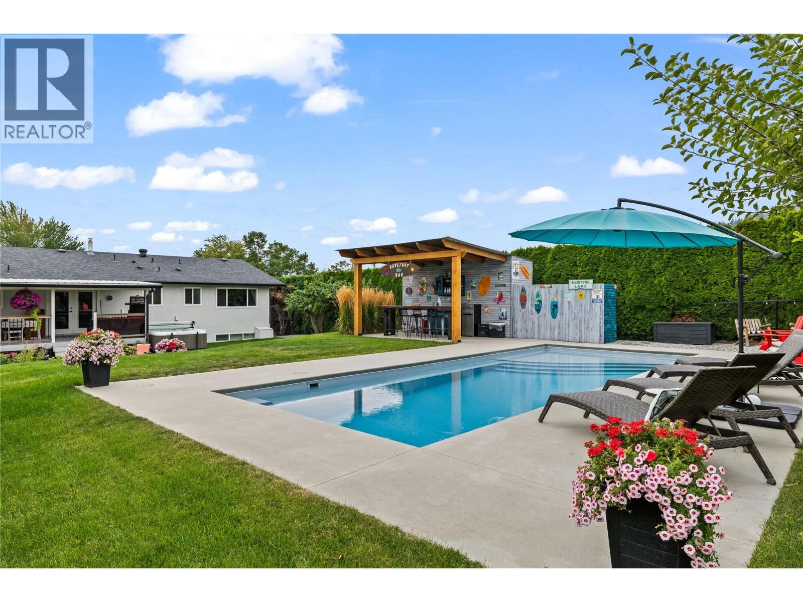 910 Westbrook Drive, West Kelowna, British Columbia  V1Z 1R3 - Photo 3 - 10399368