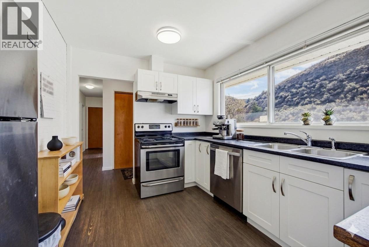 2768 Valleyview Drive, Kamloops, British Columbia  V2C 4E8 - Photo 5 - 10399456