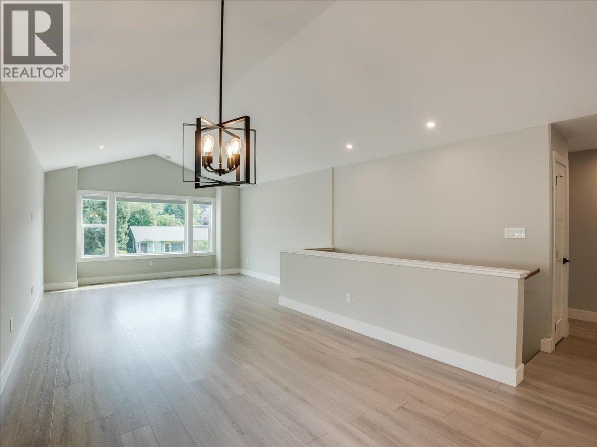 808 7th Avenue, Castlegar, British Columbia  V1N 1R9 - Photo 11 - 10399389