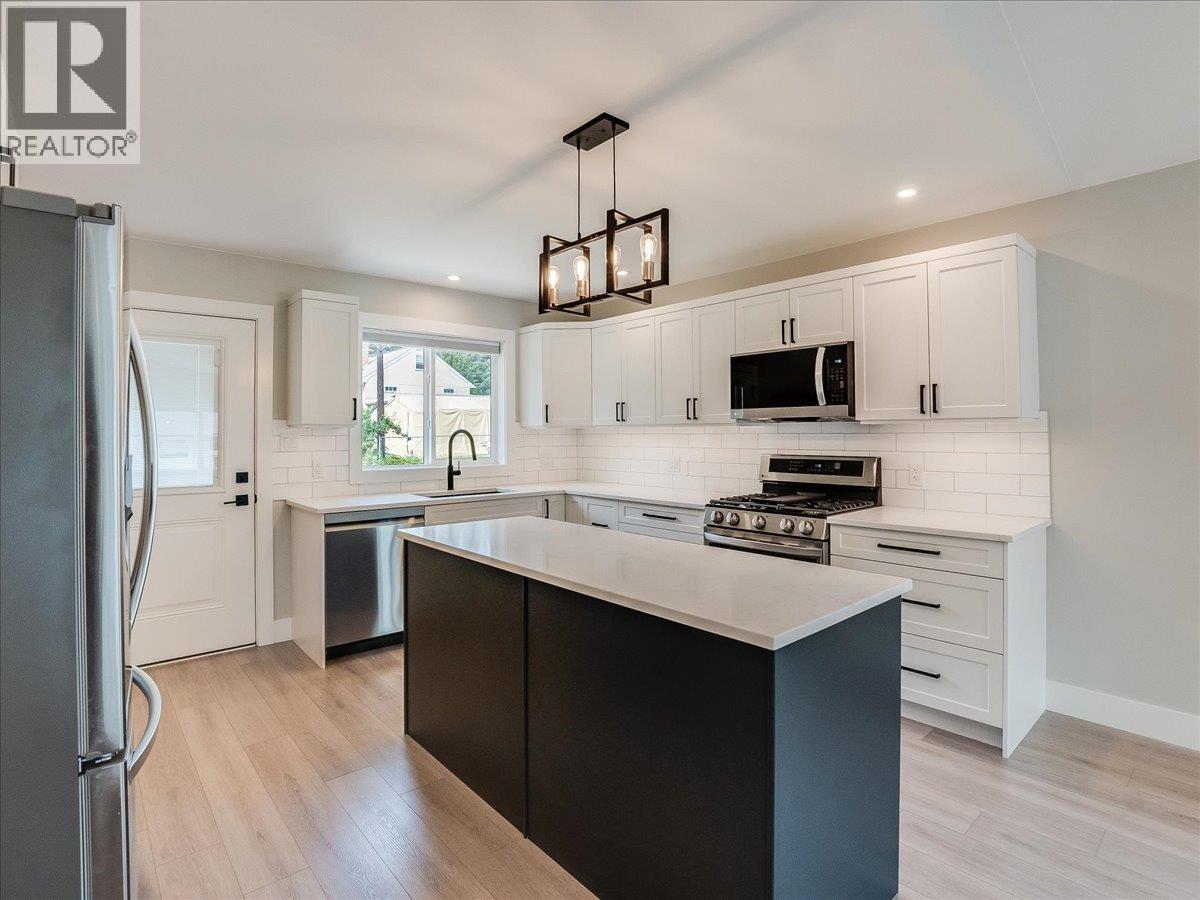 808 7th Avenue, Castlegar, British Columbia  V1N 1R9 - Photo 15 - 10399389