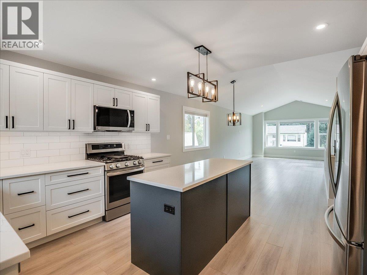 808 7th Avenue, Castlegar, British Columbia  V1N 1R9 - Photo 16 - 10399389