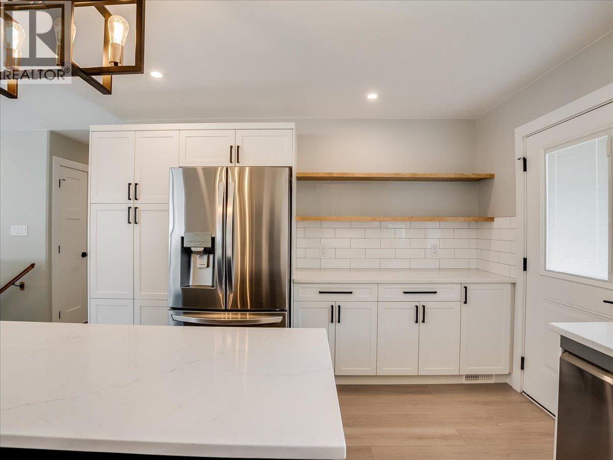 808 7th Avenue, Castlegar, British Columbia  V1N 1R9 - Photo 18 - 10399389
