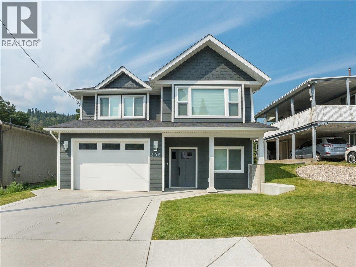 808 7th Avenue, Castlegar, British Columbia  V1N 1R9 - Photo 2 - 10399389