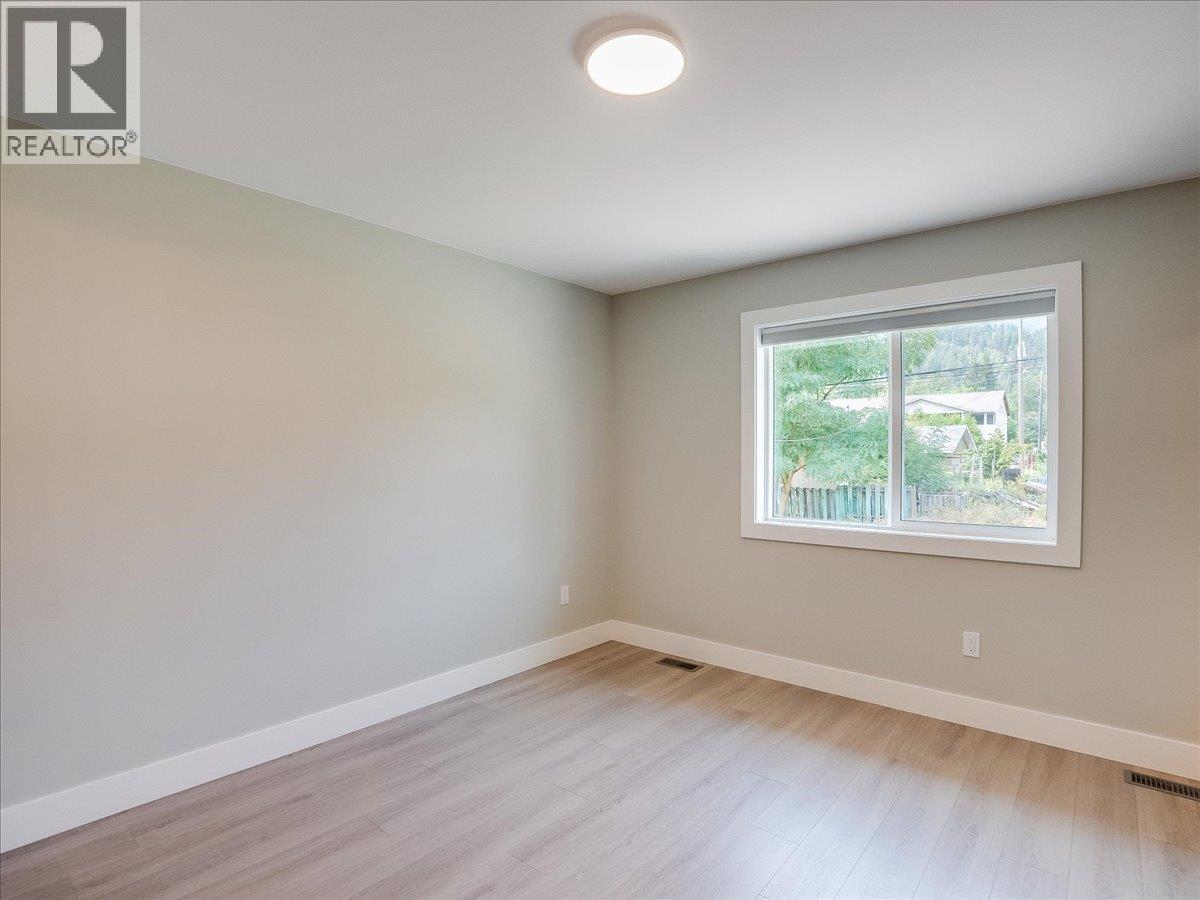 808 7th Avenue, Castlegar, British Columbia  V1N 1R9 - Photo 20 - 10399389