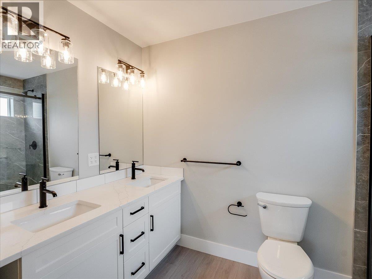 808 7th Avenue, Castlegar, British Columbia  V1N 1R9 - Photo 23 - 10399389