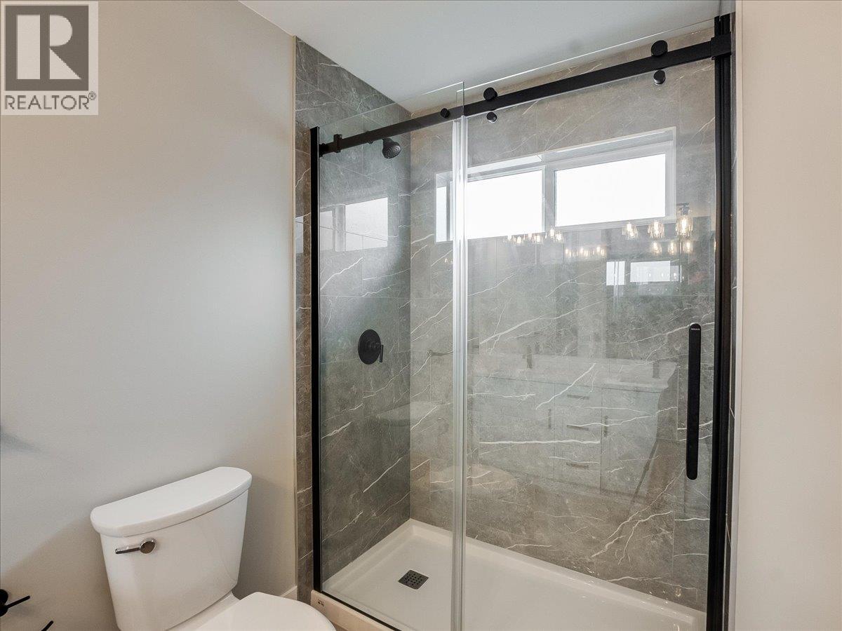 808 7th Avenue, Castlegar, British Columbia  V1N 1R9 - Photo 24 - 10399389
