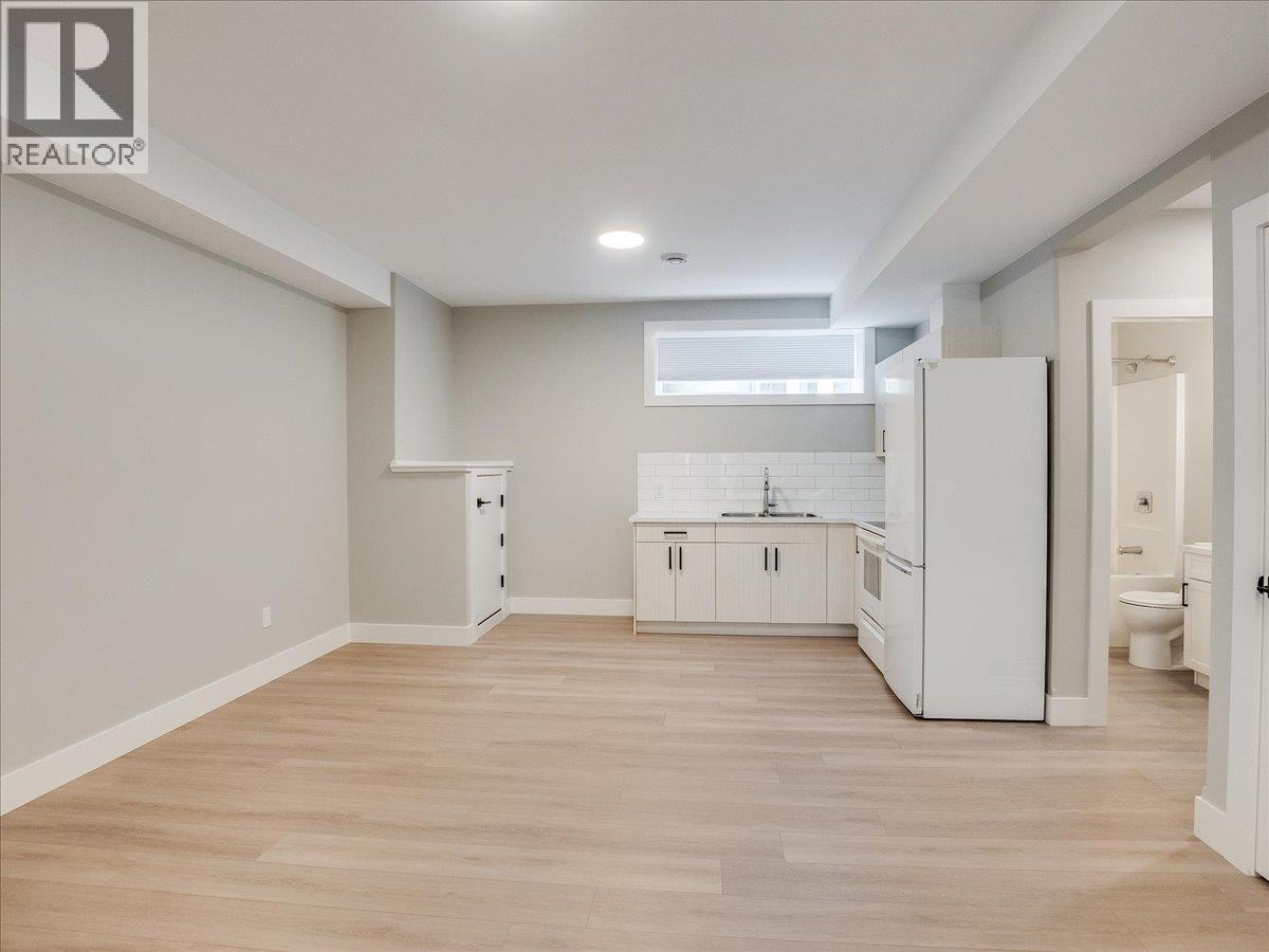 808 7th Avenue, Castlegar, British Columbia  V1N 1R9 - Photo 28 - 10399389