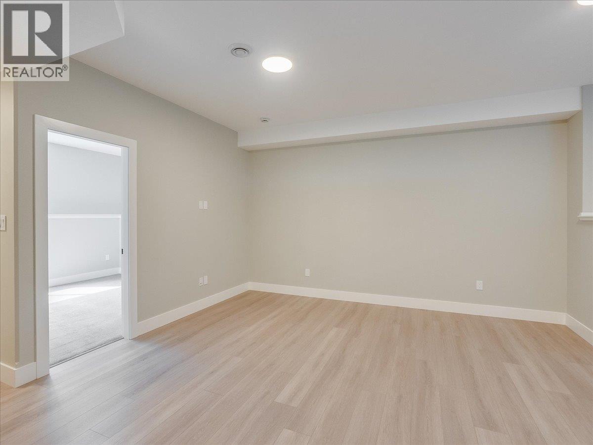 808 7th Avenue, Castlegar, British Columbia  V1N 1R9 - Photo 32 - 10399389