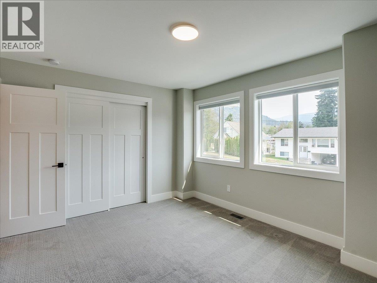 808 7th Avenue, Castlegar, British Columbia  V1N 1R9 - Photo 33 - 10399389