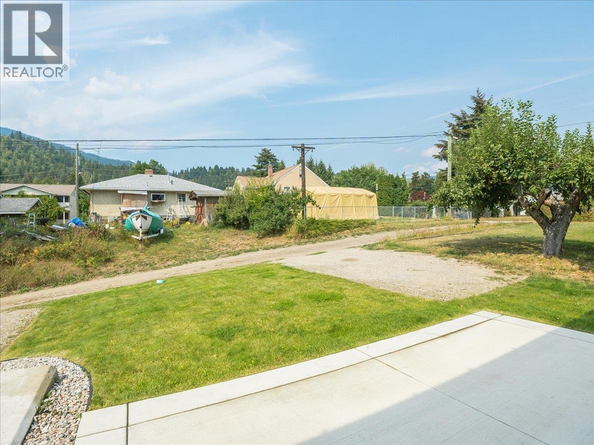 808 7th Avenue, Castlegar, British Columbia  V1N 1R9 - Photo 40 - 10399389