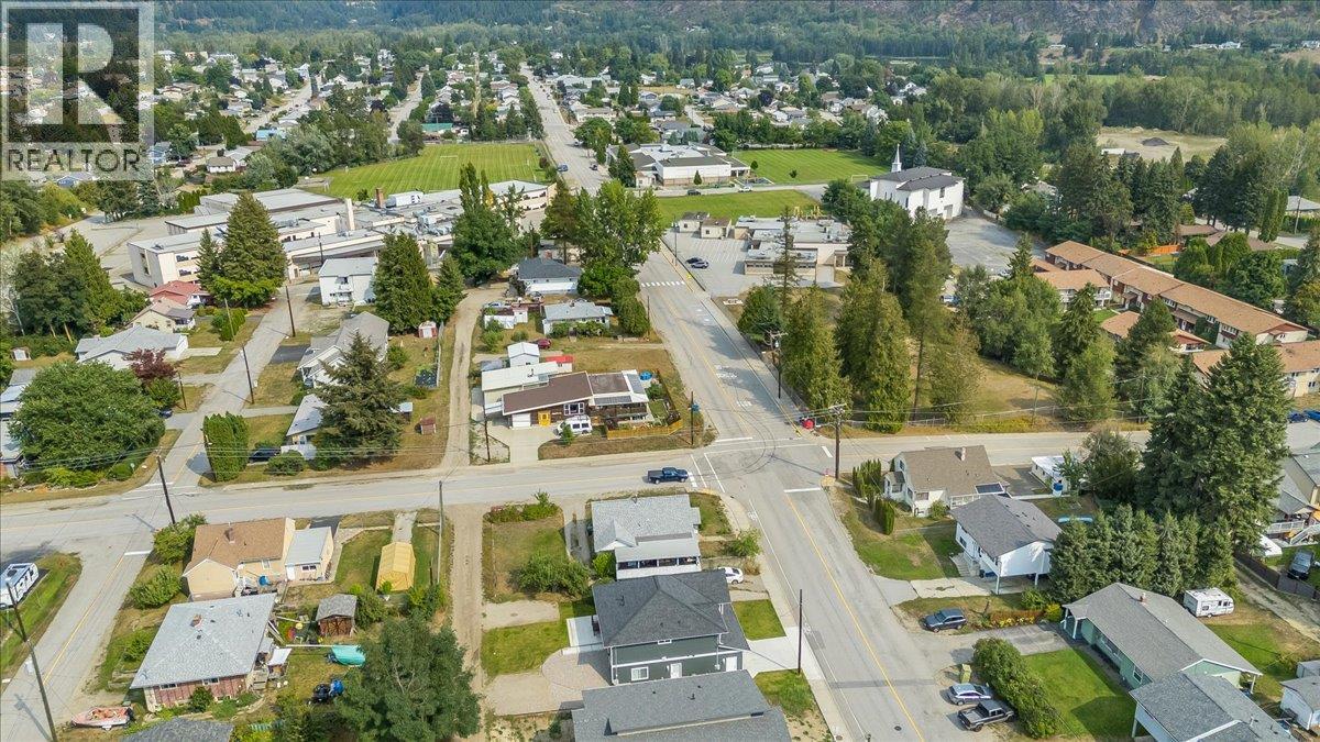808 7th Avenue, Castlegar, British Columbia  V1N 1R9 - Photo 42 - 10399389