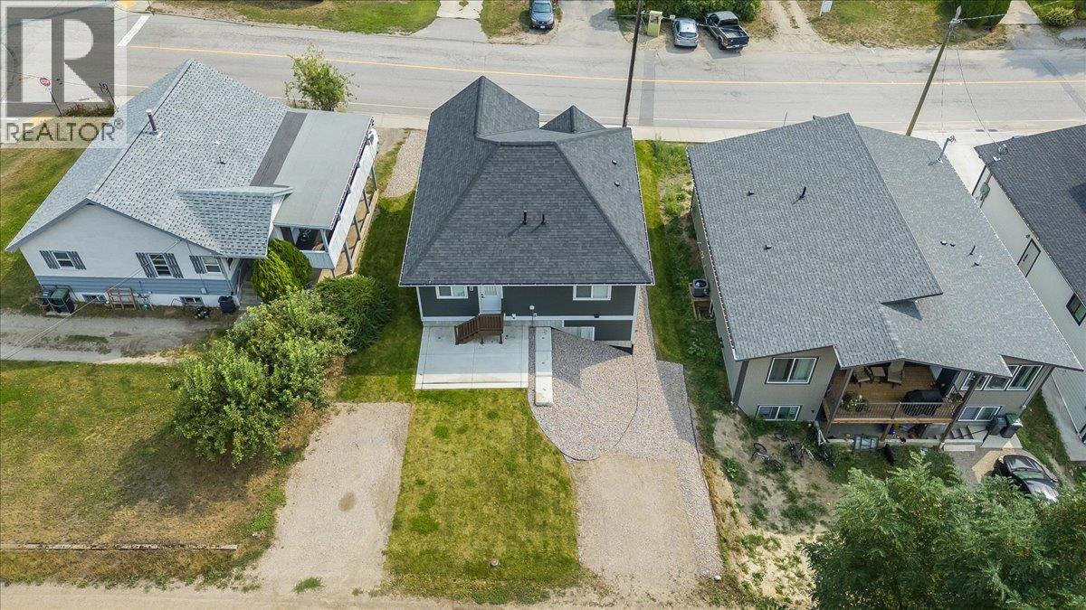 808 7th Avenue, Castlegar, British Columbia  V1N 1R9 - Photo 6 - 10399389