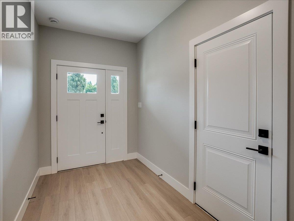 808 7th Avenue, Castlegar, British Columbia  V1N 1R9 - Photo 7 - 10399389