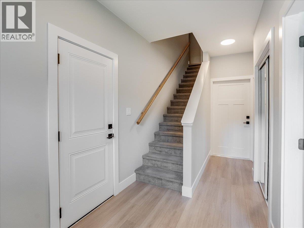 808 7th Avenue, Castlegar, British Columbia  V1N 1R9 - Photo 8 - 10399389