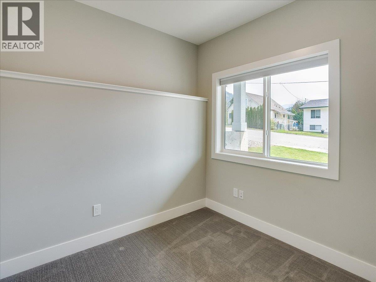 808 7th Avenue, Castlegar, British Columbia  V1N 1R9 - Photo 9 - 10399389