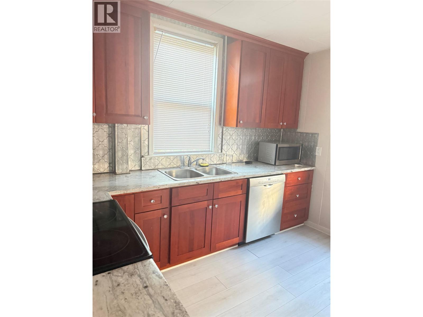 748 Bernard Avenue, Kelowna, British Columbia  V1Y 6P5 - Photo 8 - 10399184
