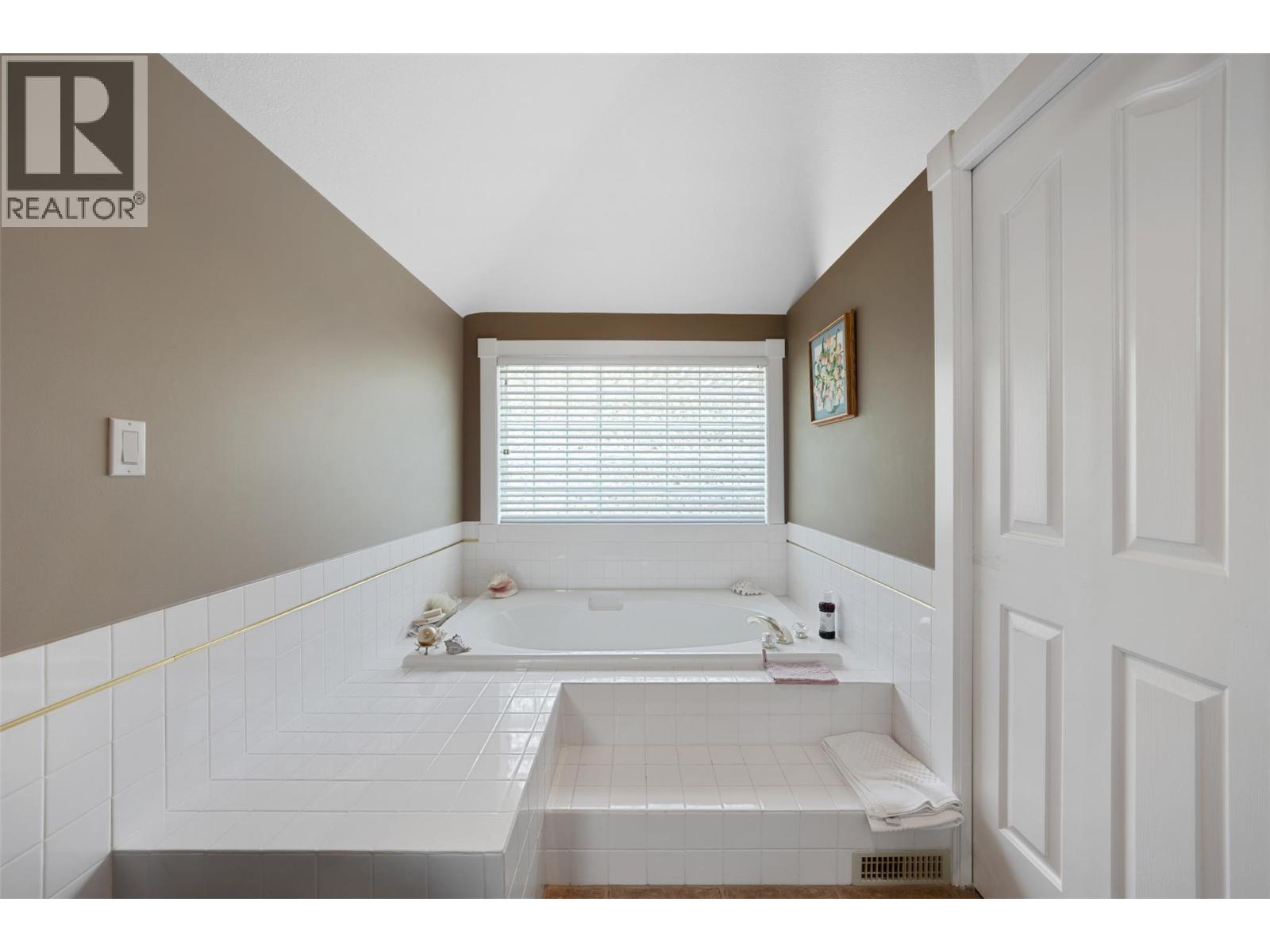 205 Merlin Court, Kelowna, British Columbia  V1V 1N2 - Photo 19 - 10399354