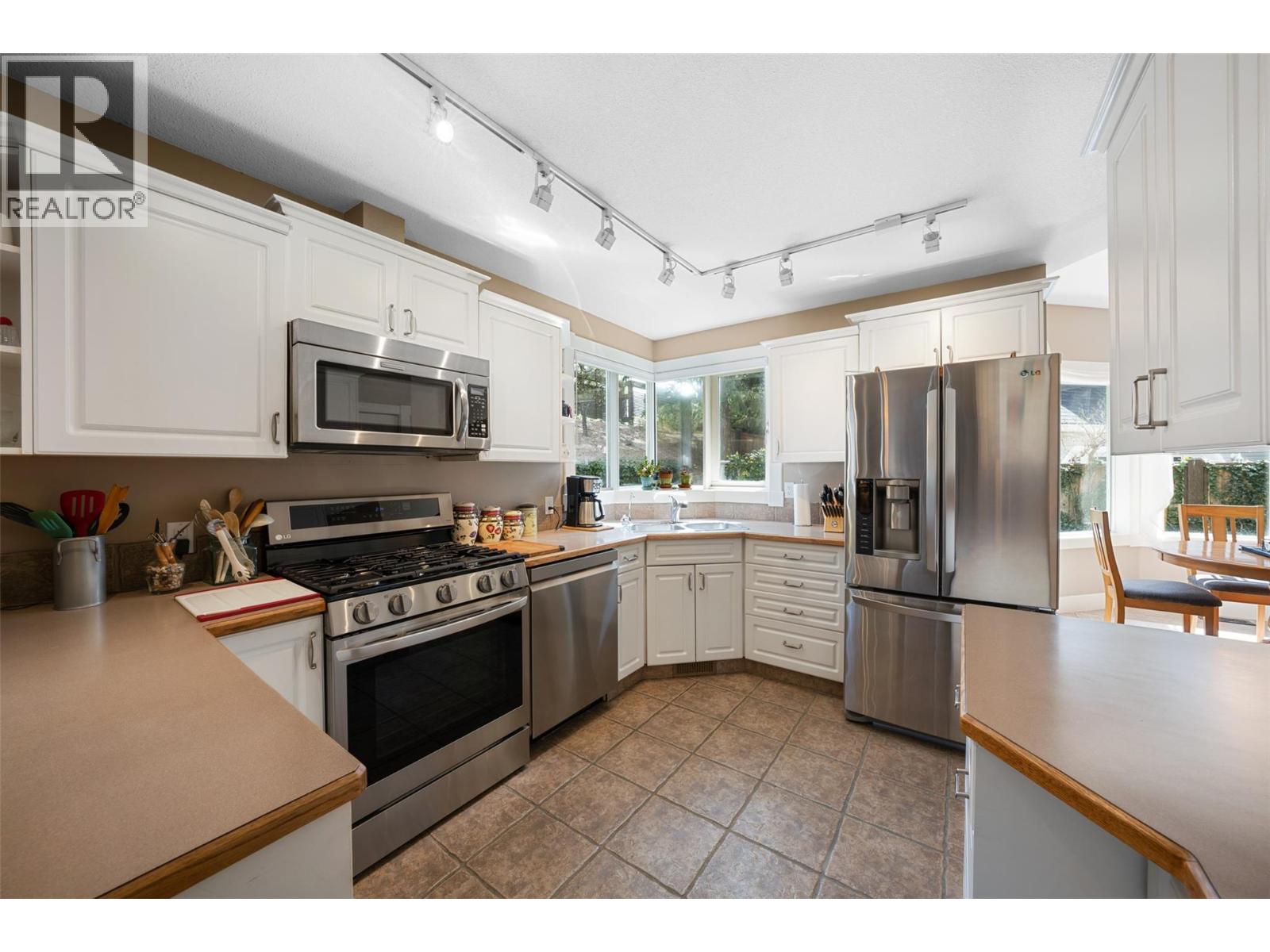 205 Merlin Court, Kelowna, British Columbia  V1V 1N2 - Photo 4 - 10399354