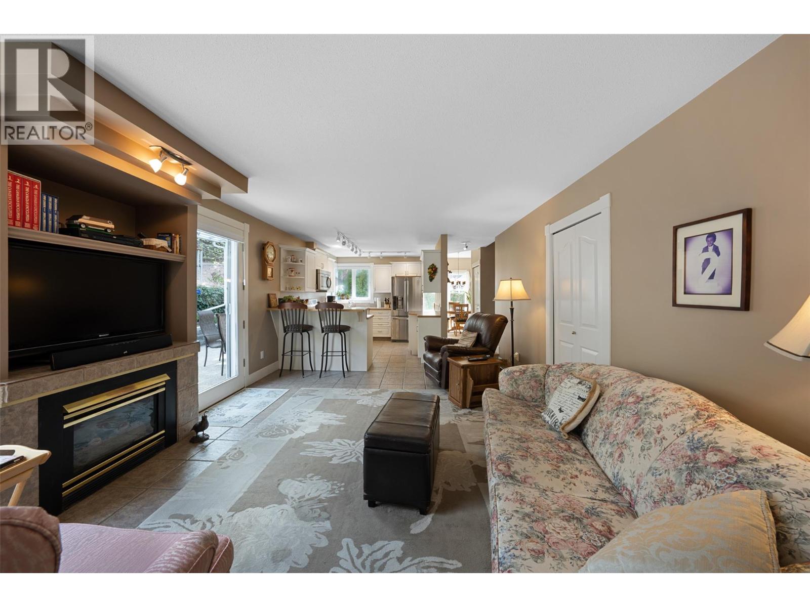 205 Merlin Court, Kelowna, British Columbia  V1V 1N2 - Photo 8 - 10399354