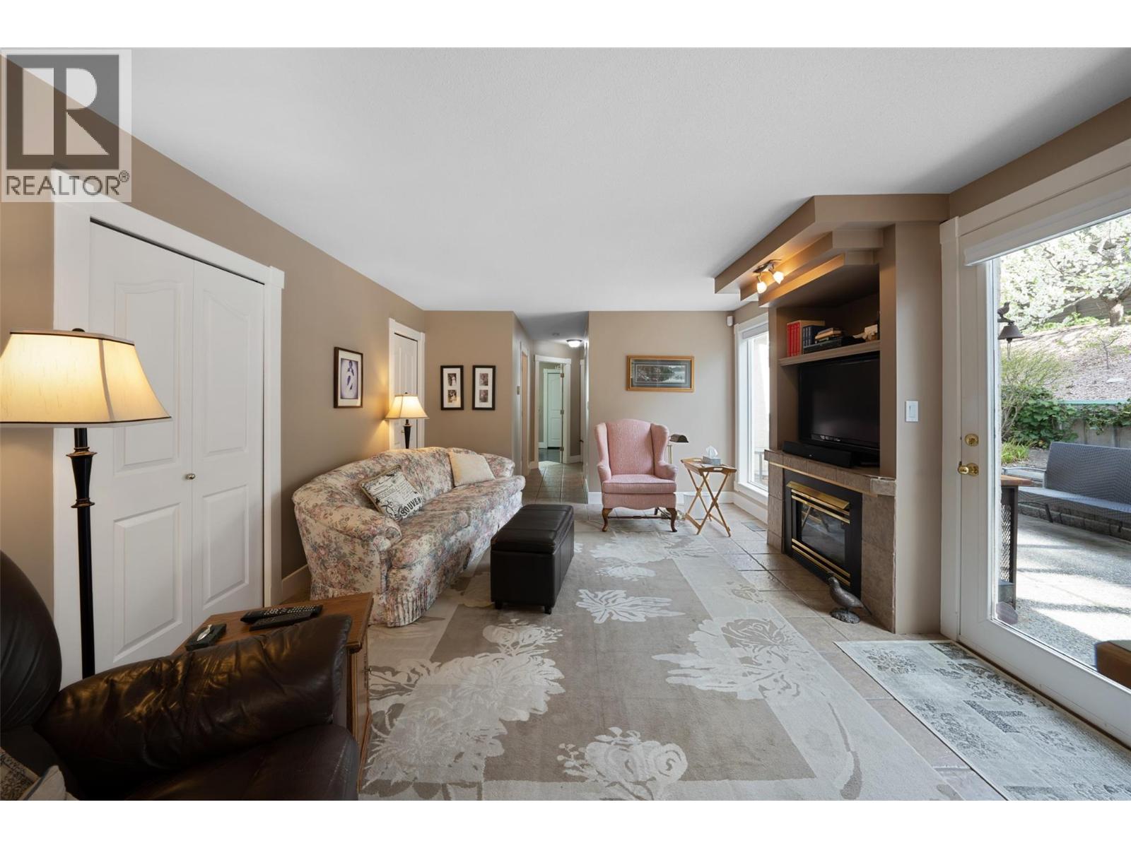 205 Merlin Court, Kelowna, British Columbia  V1V 1N2 - Photo 9 - 10399354