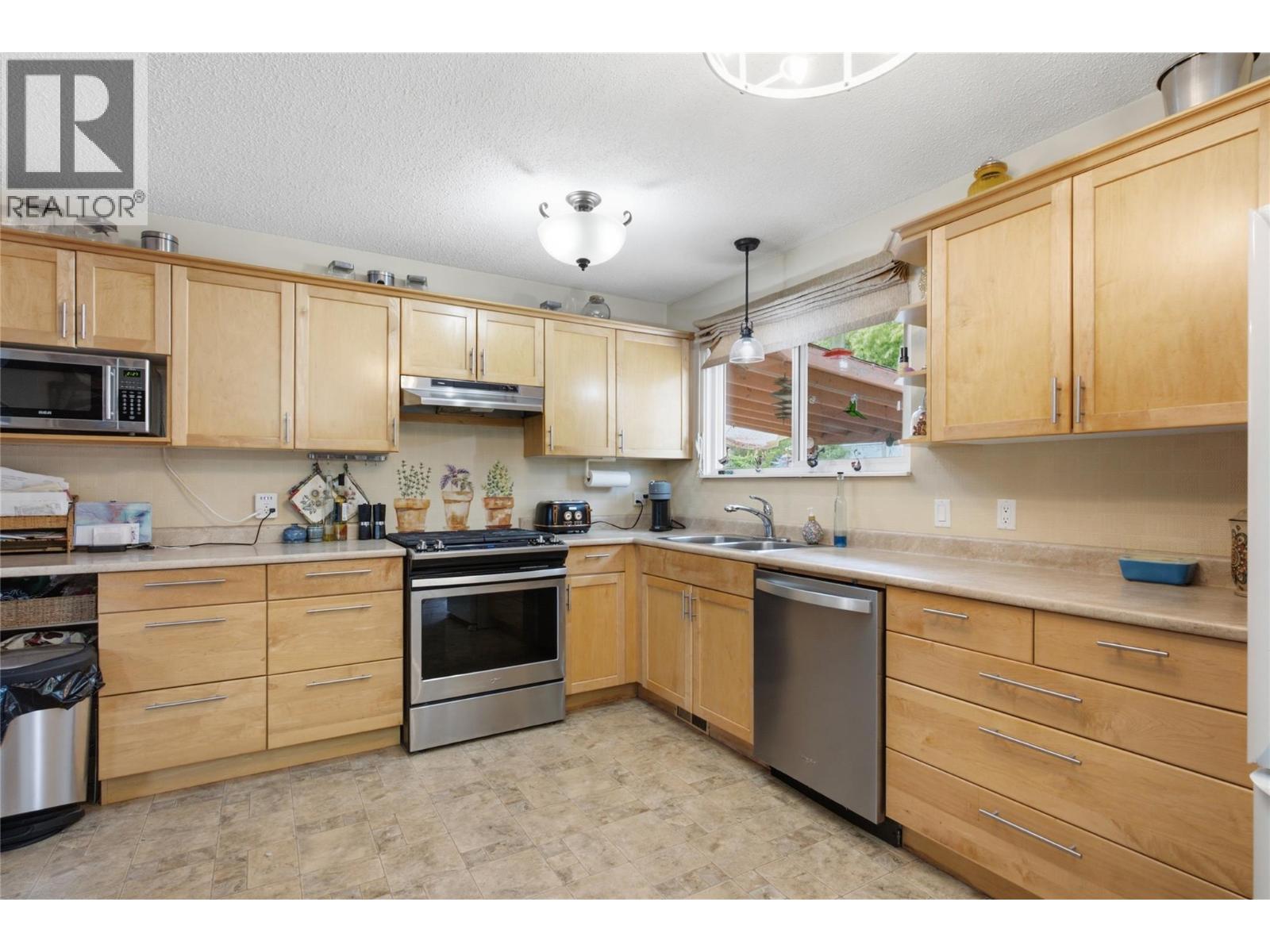 2463 Reid Avenue, Merritt, British Columbia  V1K 1H6 - Photo 6 - 10399518